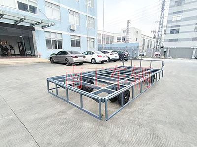4吨骨架式半岛（中国）一站式服务平台 带下翻护栏工具拖车5I.jpg